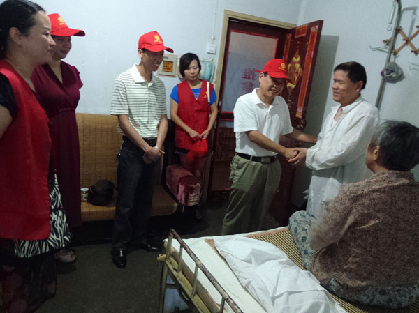 市中醫(yī)院衛(wèi)生志愿服務隊走進紅太陽社區(qū)