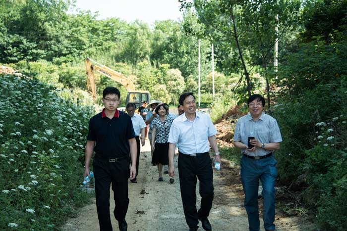 河南省衛(wèi)計委副主任、省中醫(yī)管理局局長張重剛同志蒞臨我院視察工作