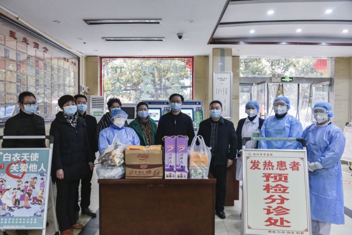黨旗飄揚，專項黨費溫暖抗“疫”先鋒