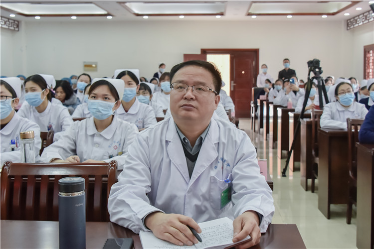 信陽市中醫(yī)院成功舉辦親情化溫馨化服務講學活動