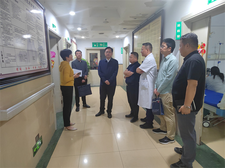 信陽市衛(wèi)生健康委黨組書記、主任許書動(dòng)到市中醫(yī)院調(diào)研安全生產(chǎn)和項(xiàng)目建設(shè)工作